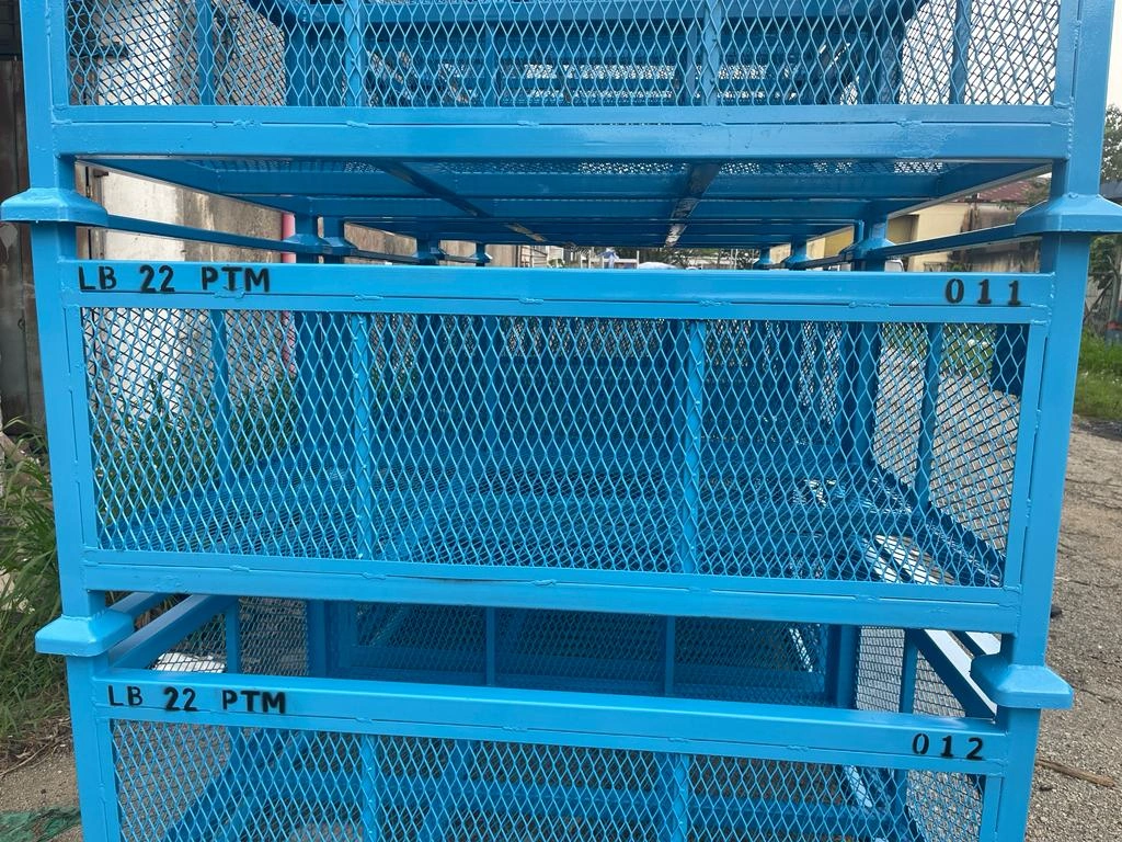 Low Box or Pallet with Stackable and Heavy Duty Mesh